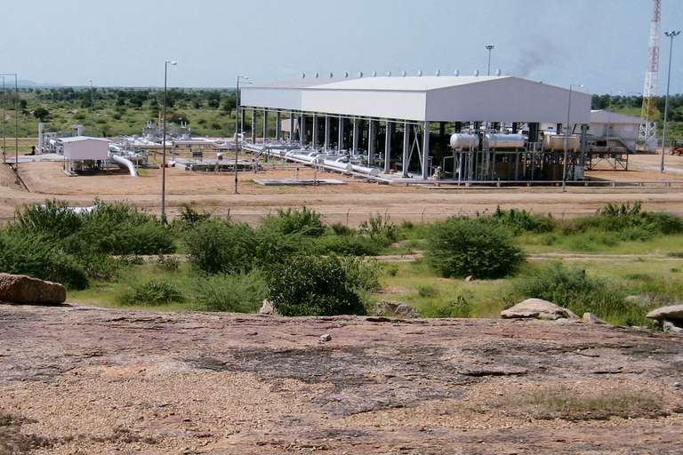 Shaft seals for pipeline pumps