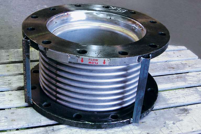 Exhaust expansion joints in oil production plants