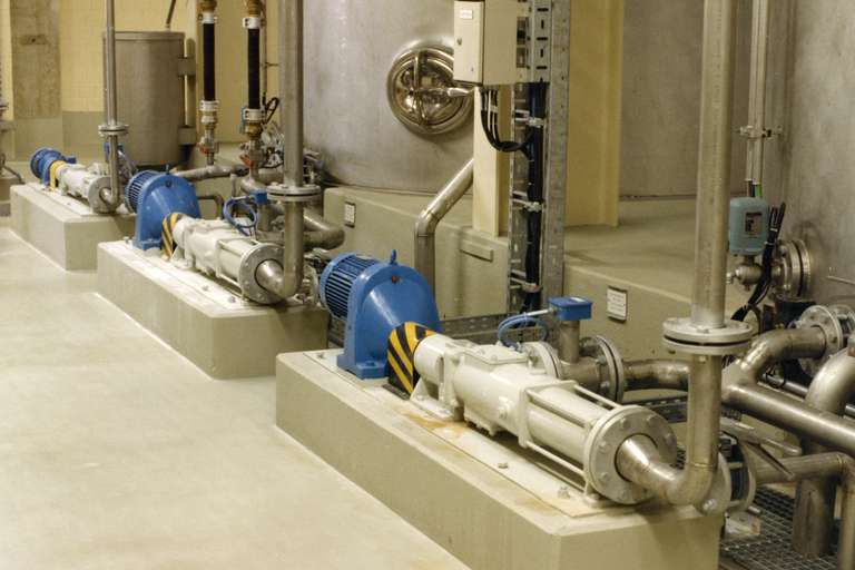 Eccentric screw pumps with cartridge seals